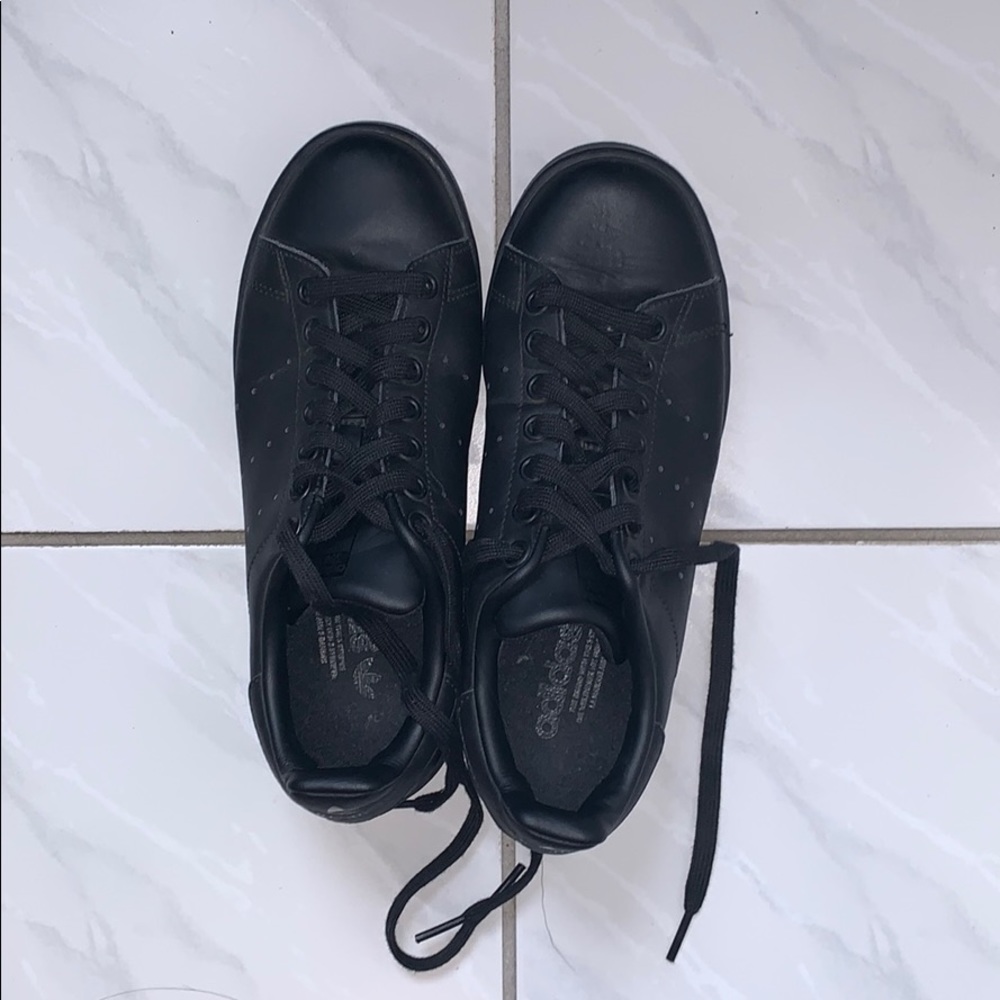 Black Adidas Stan Smiths
